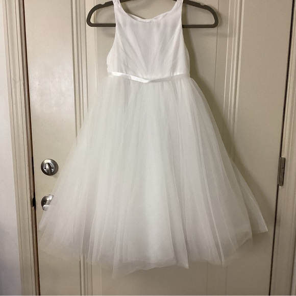 David's Bridal CR 1403 Soft White Back Out Bow Flower Girl Dress SZ 7 EUC $129 - Picture 5 of 16